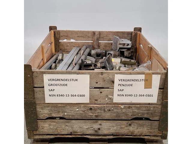 Diverse metalen onderdelen - afbeelding 1 van  5