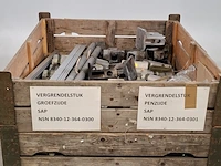 Diverse metalen onderdelen - afbeelding 1 van  5