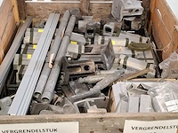 Diverse metalen onderdelen - afbeelding 2 van  5