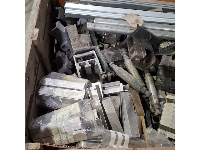 Diverse metalen onderdelen - afbeelding 3 van  5