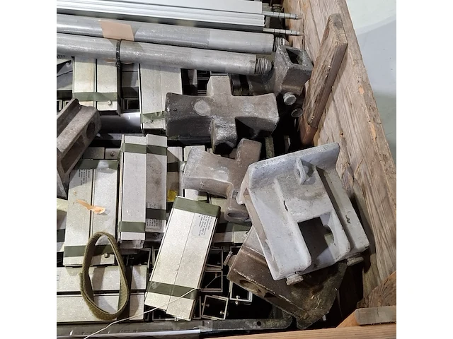 Diverse metalen onderdelen - afbeelding 5 van  5