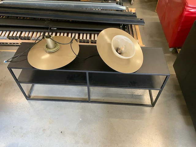 Diverse meubels met designer lamp - afbeelding 3 van  28