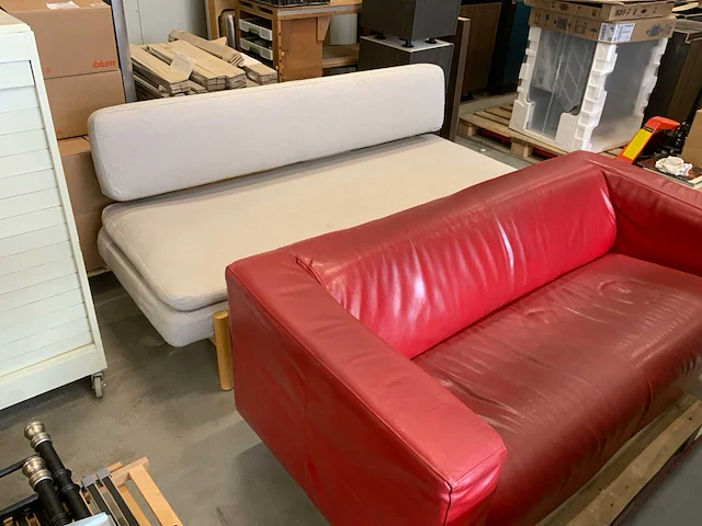 Diverse meubels met designer lamp - afbeelding 8 van  28