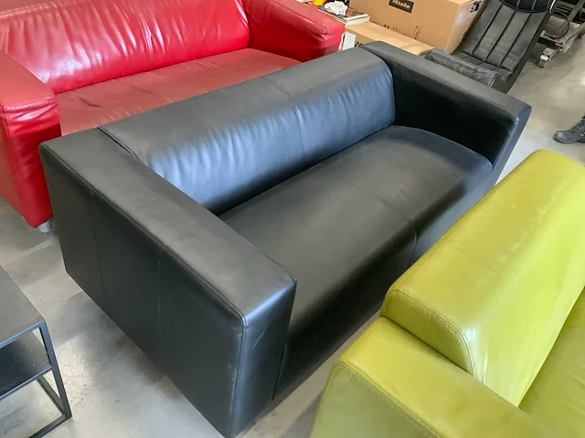 Diverse meubels met designer lamp - afbeelding 10 van  28