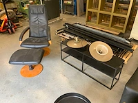 Diverse meubels met designer lamp - afbeelding 13 van  28