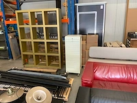 Diverse meubels met designer lamp - afbeelding 14 van  28