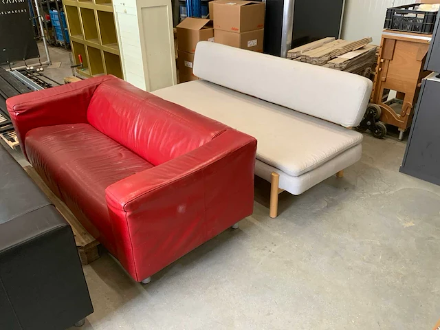 Diverse meubels met designer lamp - afbeelding 15 van  28