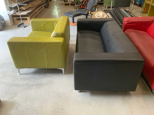 Diverse meubels met designer lamp - afbeelding 16 van  28