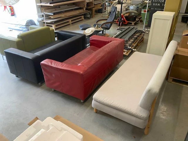 Diverse meubels met designer lamp - afbeelding 17 van  28