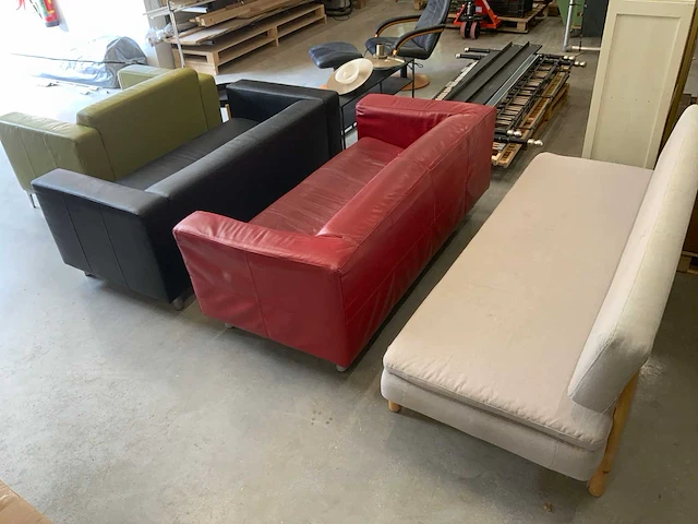 Diverse meubels met designer lamp - afbeelding 18 van  28
