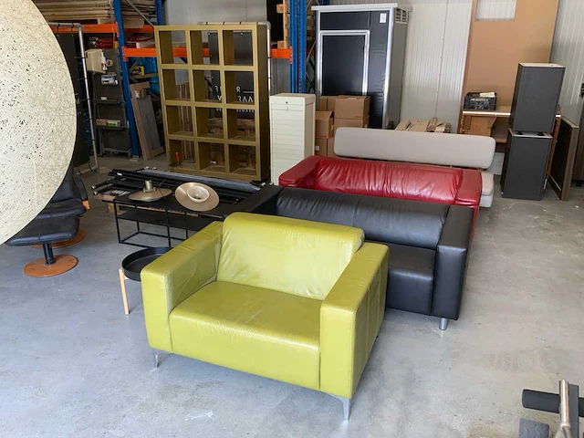 Diverse meubels met designer lamp - afbeelding 12 van  28