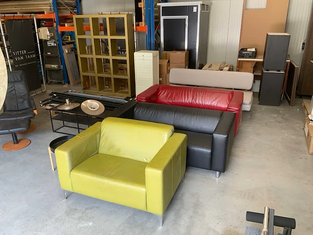 Diverse meubels met designer lamp - afbeelding 22 van  28