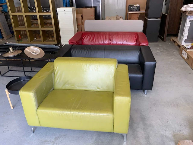 Diverse meubels met designer lamp - afbeelding 26 van  28