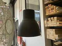 Diverse meubels met designer lamp - afbeelding 28 van  28