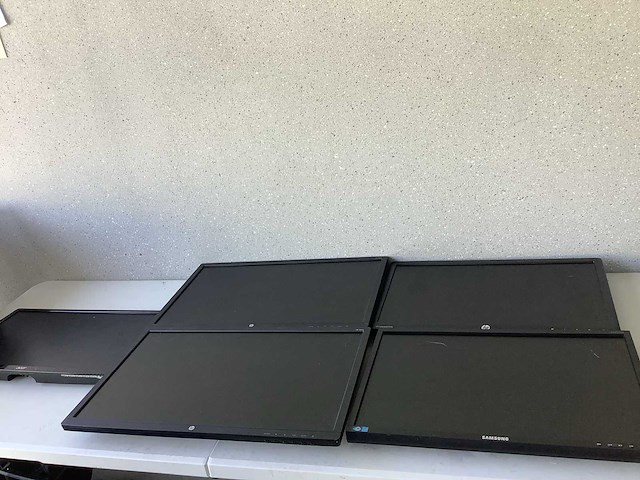 Diverse monitor (5x) - afbeelding 1 van  5