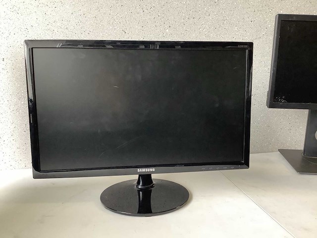 Diverse monitoren (5x) - afbeelding 8 van  11