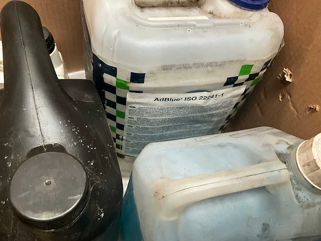 Diverse motor vloeistoffen - afbeelding 7 van  9