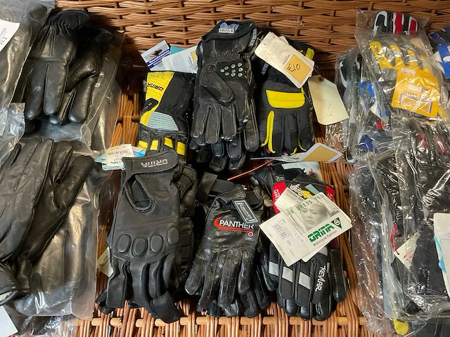 Diverse motorhandschoen (16x) - afbeelding 1 van  6