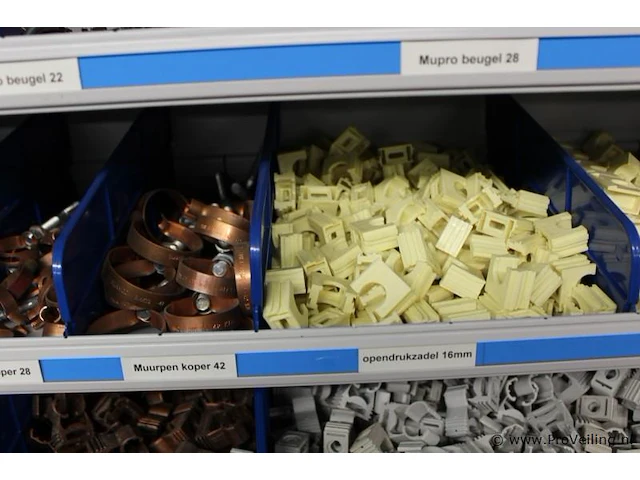 Diverse (muur)beugels en bevestigingsmaterialen - afbeelding 28 van  32