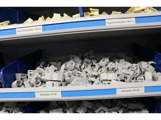 Diverse (muur)beugels en bevestigingsmaterialen - afbeelding 31 van  32