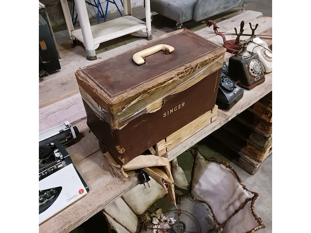 Diverse nostalgische decoratie spullen - afbeelding 5 van  38