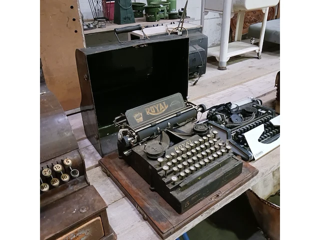 Diverse nostalgische decoratie spullen - afbeelding 10 van  38