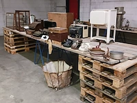 Diverse nostalgische decoratie spullen - afbeelding 1 van  38