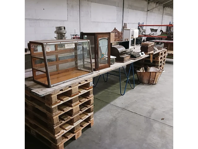 Diverse nostalgische decoratie spullen - afbeelding 12 van  38