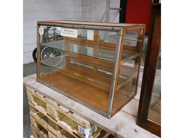 Diverse nostalgische decoratie spullen - afbeelding 24 van  38