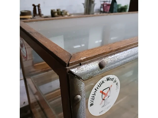 Diverse nostalgische decoratie spullen - afbeelding 25 van  38