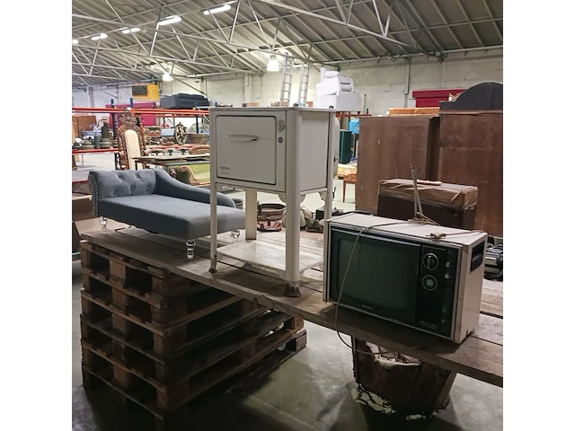 Diverse nostalgische decoratie spullen - afbeelding 23 van  38