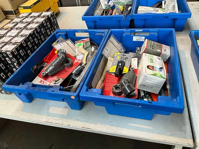 Diverse onderdelen, gereedschappen en accessoires - afbeelding 1 van  4