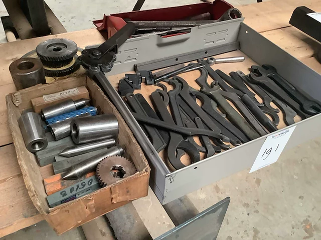 Diverse onderdelen, gereedschappen en accessoires - afbeelding 1 van  4