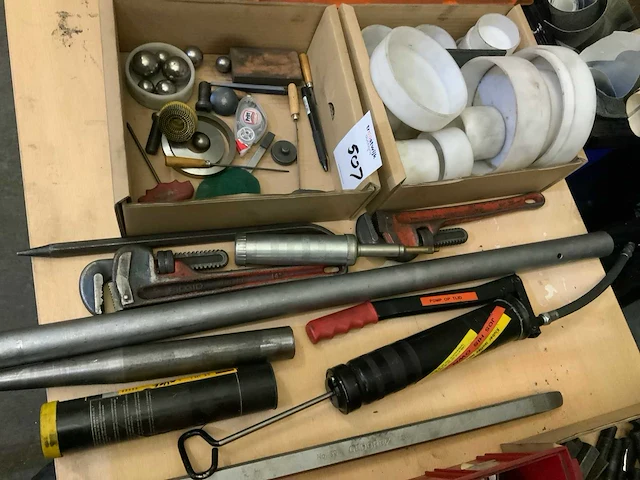 Diverse onderdelen, gereedschappen en accessoires - afbeelding 1 van  3