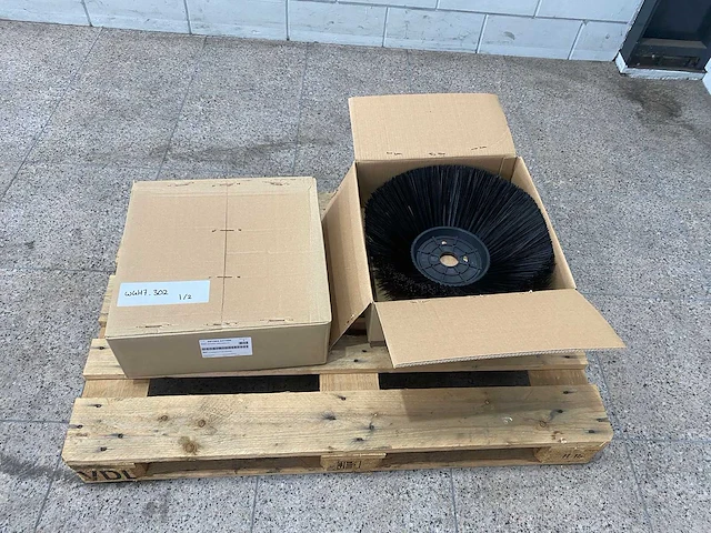 Diverse onderdelen schrob/veeg machines - afbeelding 14 van  24
