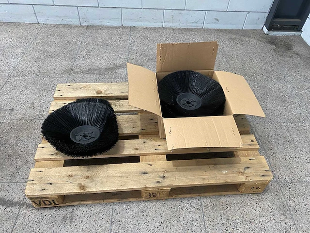 Diverse onderdelen schrob/veeg machines - afbeelding 15 van  24