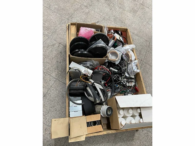 Diverse onderdelen schrob/veeg machines - afbeelding 17 van  24