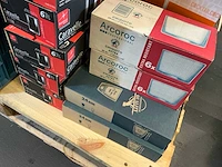 Diverse pannen, bakspullen, glaswerk, kannen etc. - afbeelding 17 van  20