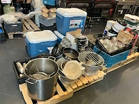 Diverse pannen, bakspullen, glaswerk, kannen etc. - afbeelding 19 van  20