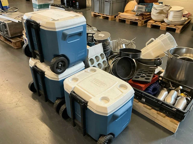 Diverse pannen, bakspullen, glaswerk, kannen etc. - afbeelding 20 van  20