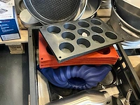 Diverse pannen, bakspullen, glaswerk, kannen etc. - afbeelding 7 van  20