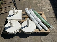 Diverse parasols en parasolvoeten - afbeelding 4 van  4