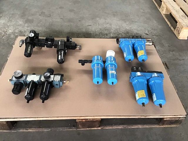 Diverse persluchtfilters (5x) - afbeelding 1 van  14