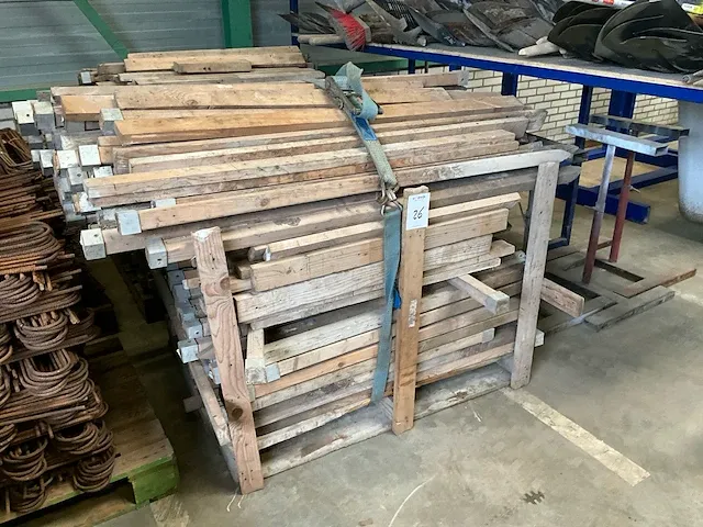 Diverse piketpalen - afbeelding 1 van  3