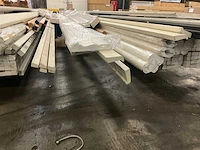 Diverse planken, sierlijsten, neuten, glaslatten, etc (186x) - afbeelding 10 van  13