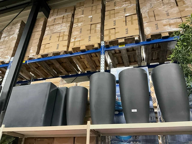 Diverse plantenbakken (8x) - afbeelding 1 van  4