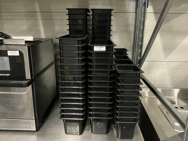 Diverse plastic bakken (110x) - afbeelding 1 van  3