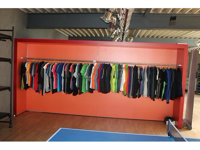 Diverse promotiekleding pzb ruim 100 stuks w.o. t-shirts, polo's, truien, jacks en bodywarmers - afbeelding 1 van  4