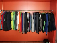 Diverse promotiekleding pzb ruim 100 stuks w.o. t-shirts, polo's, truien, jacks en bodywarmers - afbeelding 3 van  4