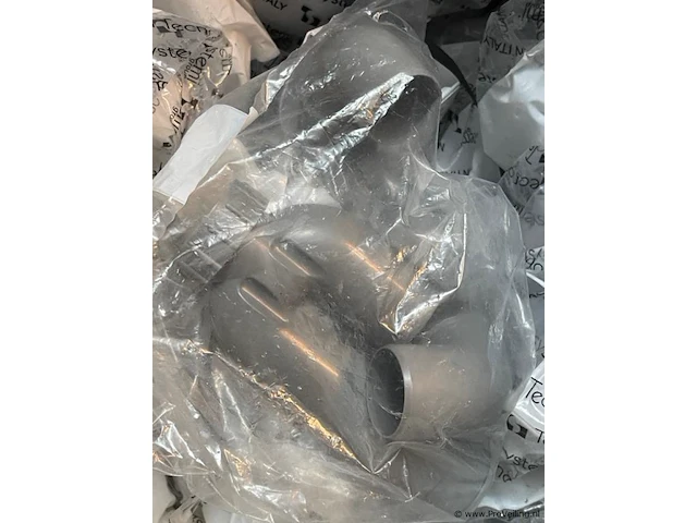 Diverse pvc artikelen in doos - afbeelding 3 van  5